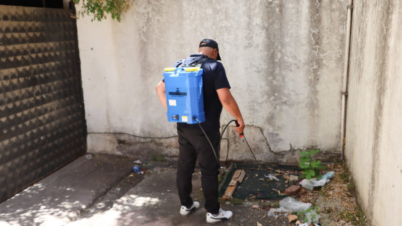 Yalova Belediyesi'nden Sivrisinekle Mücadele İçin Larva İlaçlaması