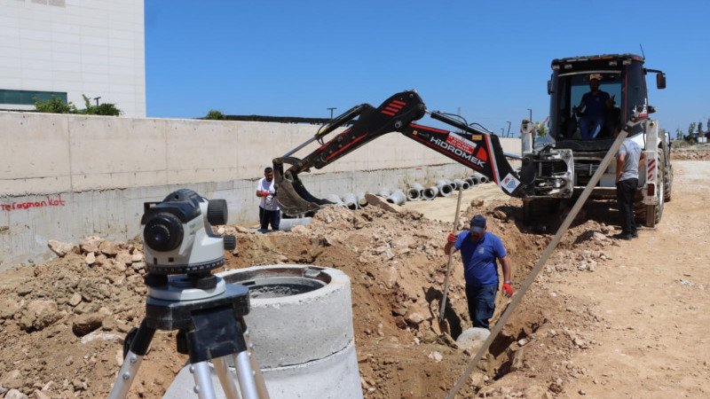 Yalova Belediyesi'nden Hastane Önünde Altyapı Atağı