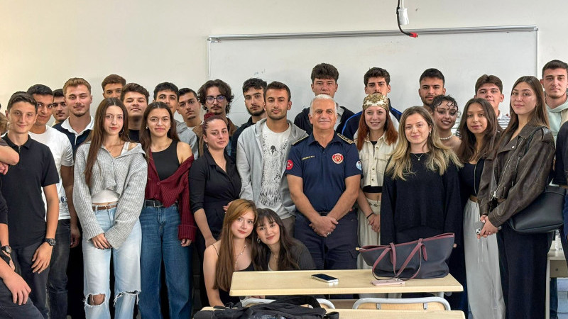 Üniversite Öğrencilerine İlk Ders Yalova İtfaiyesi'nden
