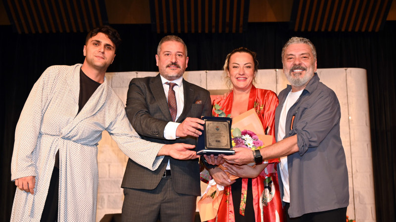 'Güldüren Cazibe' Yalova'da Sahne Aldı