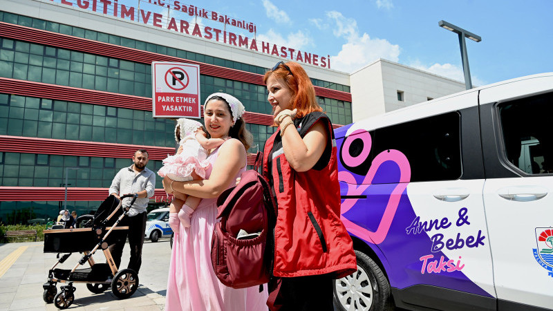 Anne Bebek Taksi Hizmette