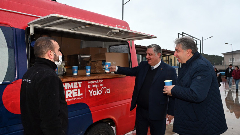 Yalova Belediyesi'nden Öğrencilere Sıcak Çorba İkramı