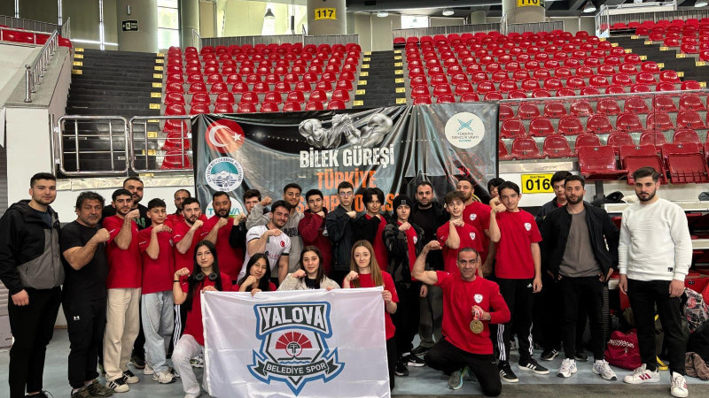 Yalova Belediyespor'dan Çifte Şampiyona Başarısı