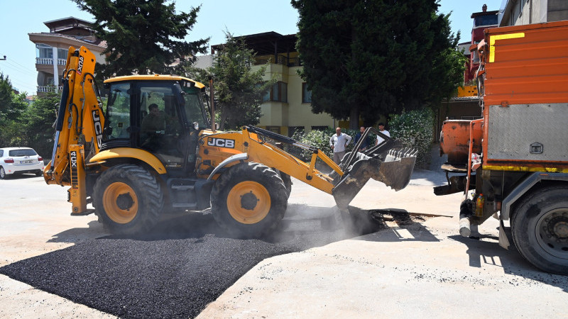 Asfalt Yama Çalışmaları Devam Ediyor