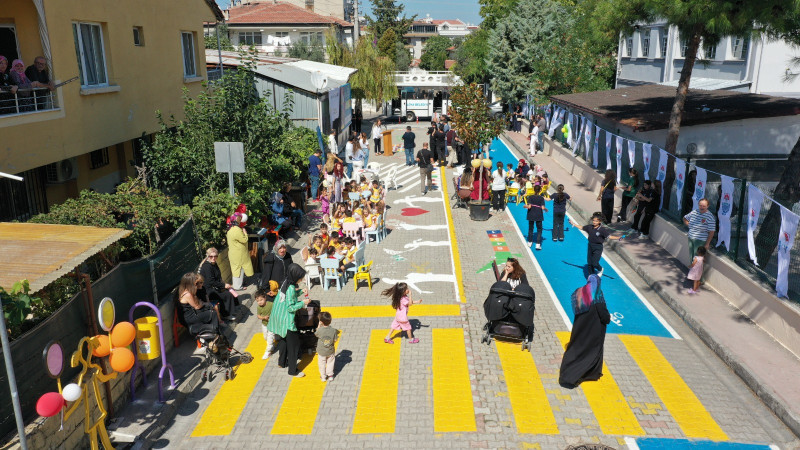 Yalova'nın İlk Çocuk Dostu Sokağı Açıldı