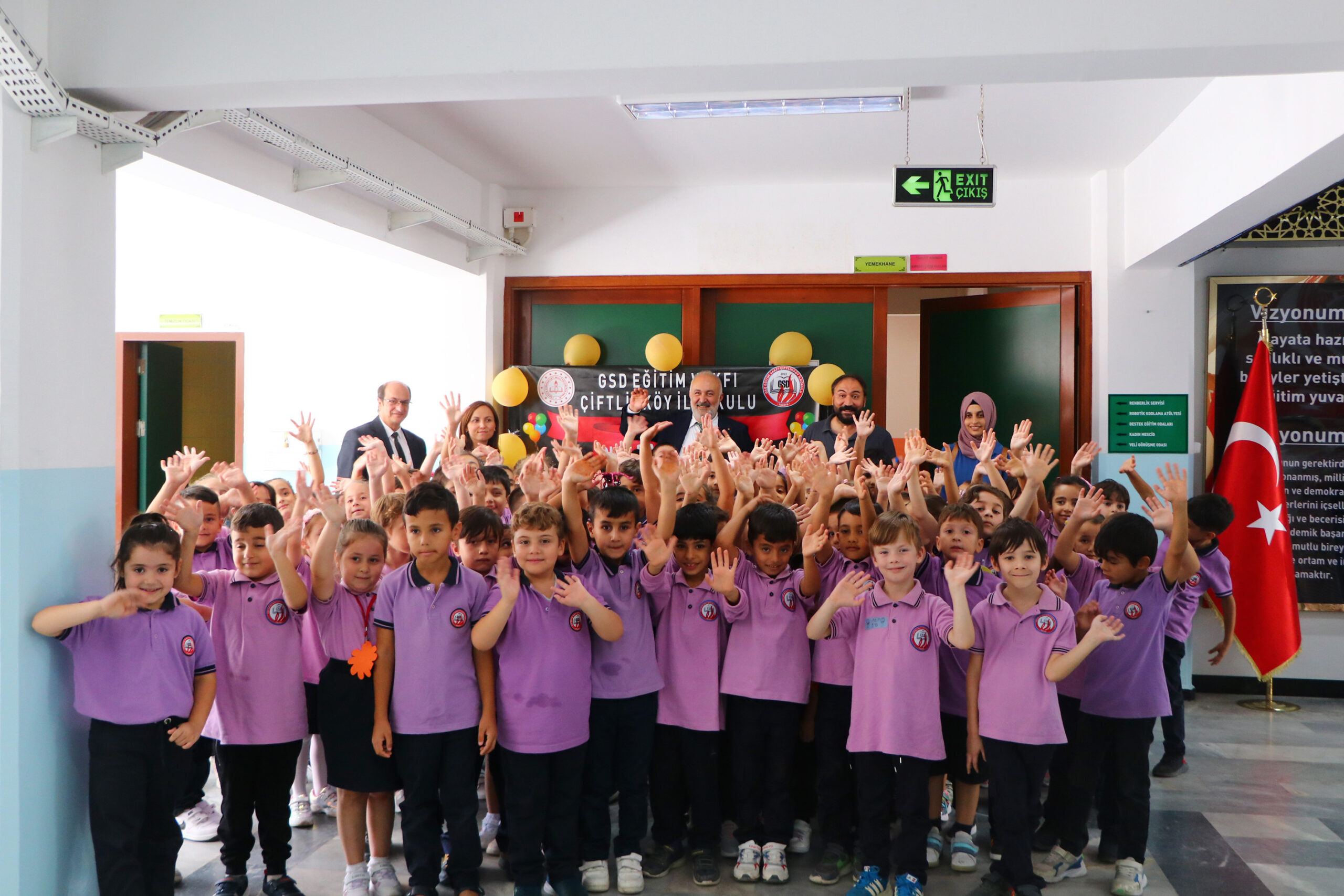 Başkan Silpagar’dan Çiftlikköy’deki Öğrencilere Eğitim Seti Hediyesi