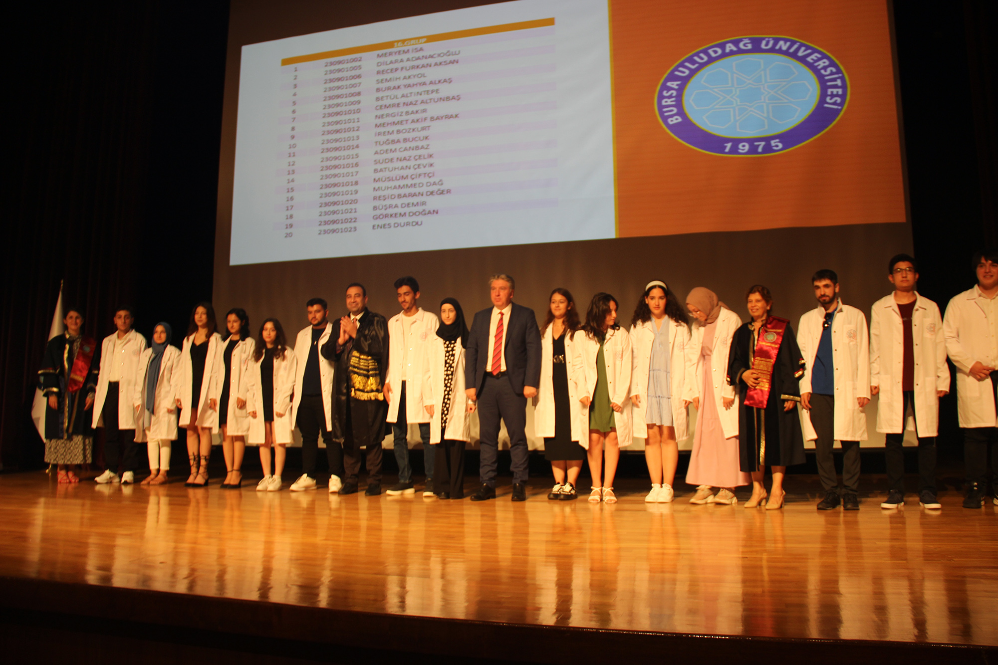Yalova Üniversitesi Tıp Fakültesi Öğrencileri, Temel Tıp Eğitimine Beyaz Önlükleriyle Başladılar