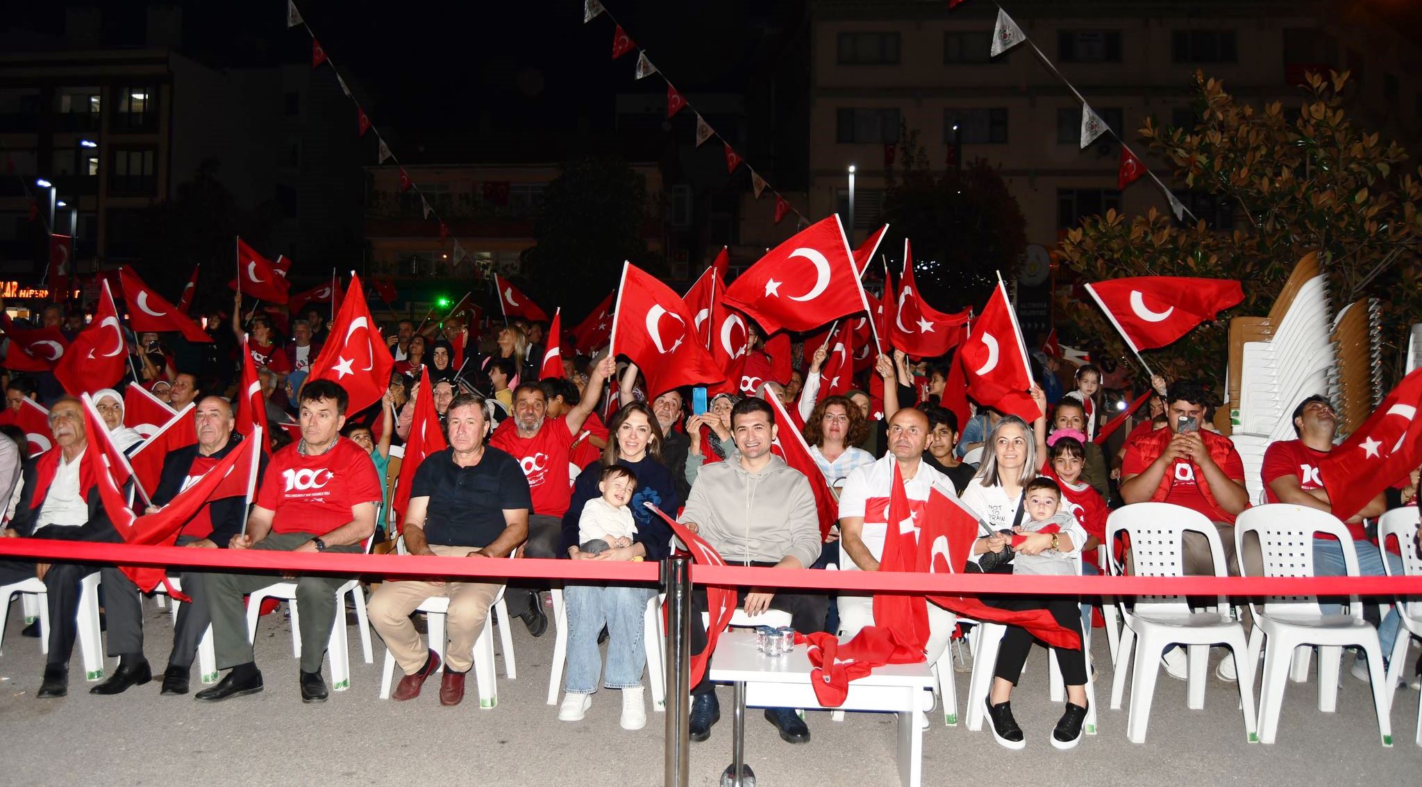 Altınova’da Cumhuriyet’e Yakışır Kutlama