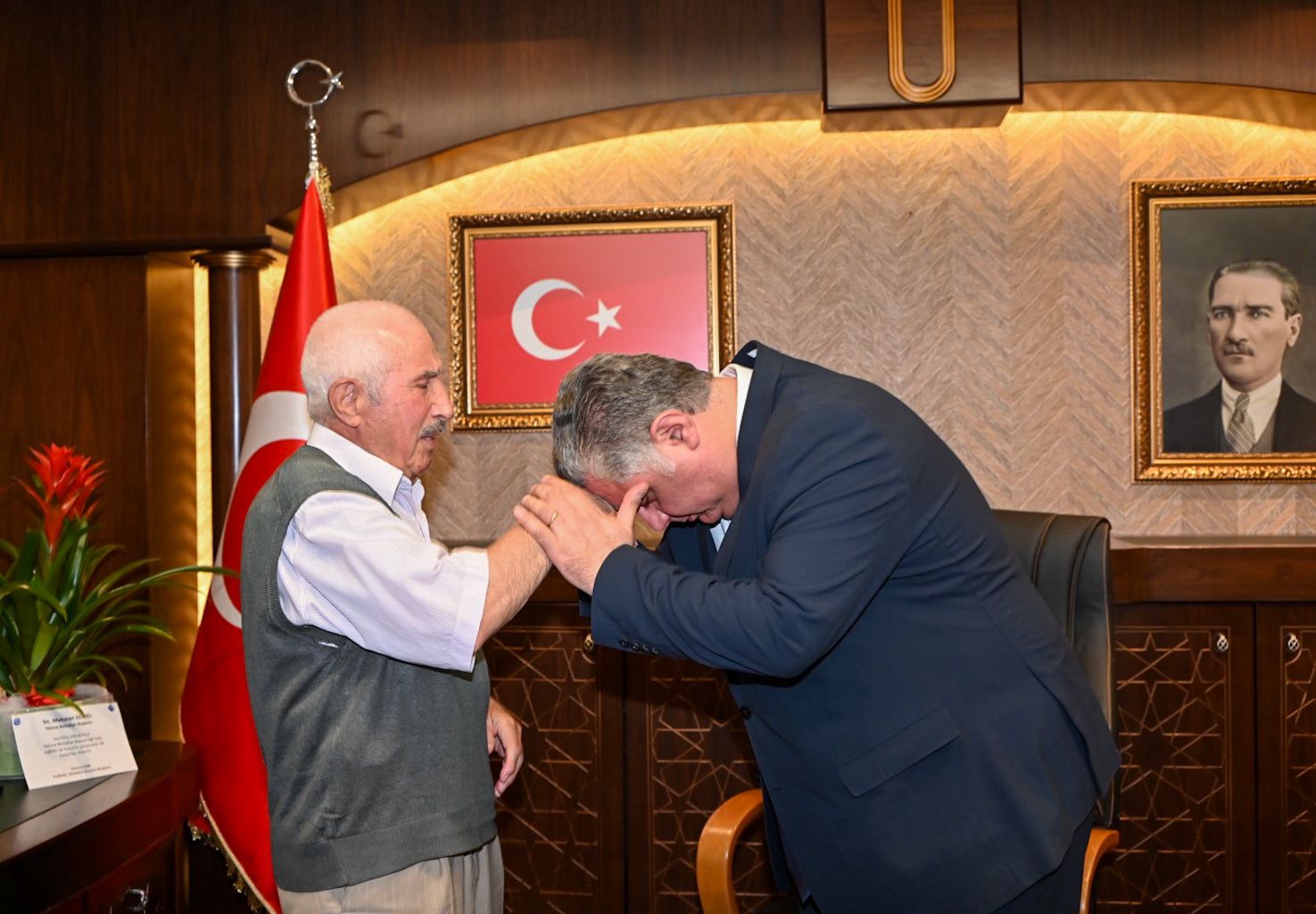 Başkan Mehmet Gürel Tebrikleri Kabul Etti